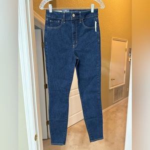 NWT Gap high rise universal jegging jeans size 6/28.
